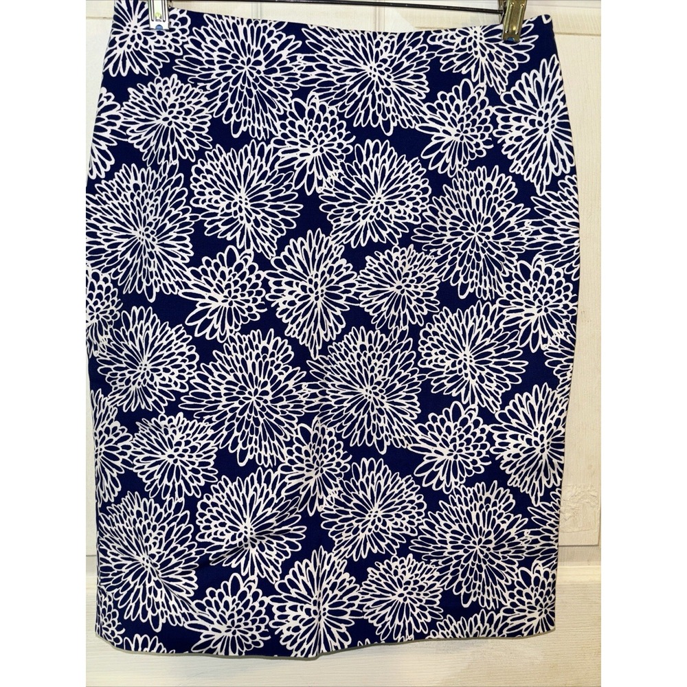 Liz Claiborne Blue Floral Pencil Skirt Size 8 Knee Length Straight/Lined